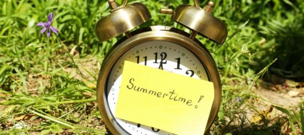 Перевели часы