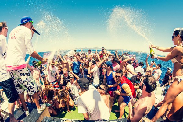 Айя Напа тусовки