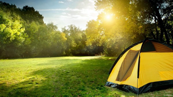 Палатка у моря