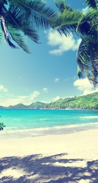 Галечный пляж