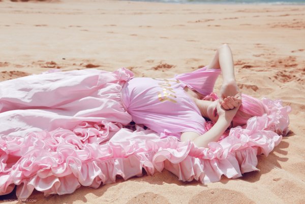 Образы фотосессии на пляже розовый цвет