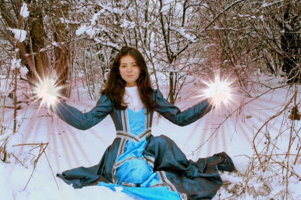 Девушка Весна идет