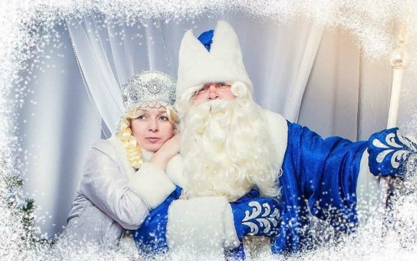 Новогодняя елка с дедом Морозом и Снегурочкой