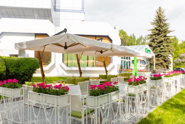 Летняя веранда кафе