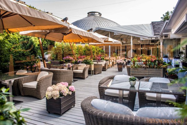 Завтрак на веранде