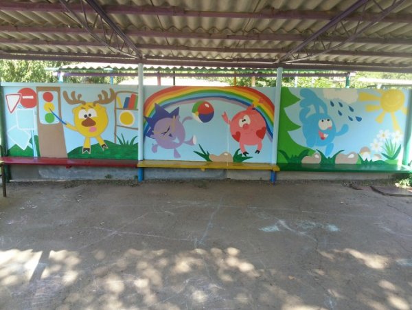 Украшение стен веранды в детском саду