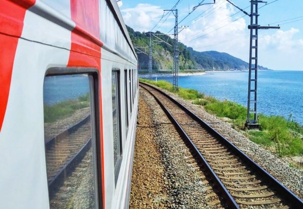 Поезд на море