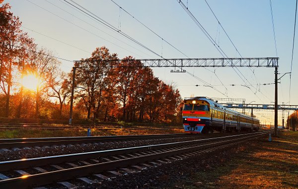 Поезд осень