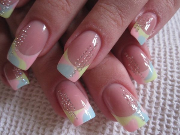 Френч цветной и ноготь накрашенный