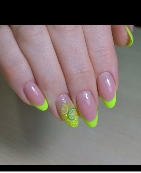 Желто-зеленый маникюр френч