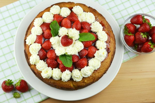 Торт с клубникой