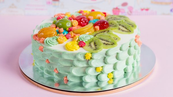 Украшение детского торта фруктами