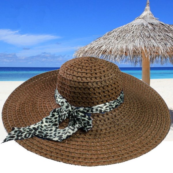 Шляпка на море