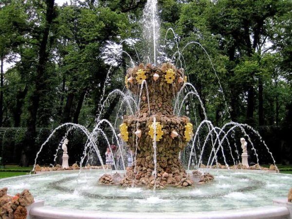 Фонтан в лесу