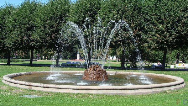 Фонтан в парке