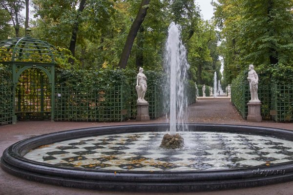 Летний сад 18 век в Санкт-Петербурге