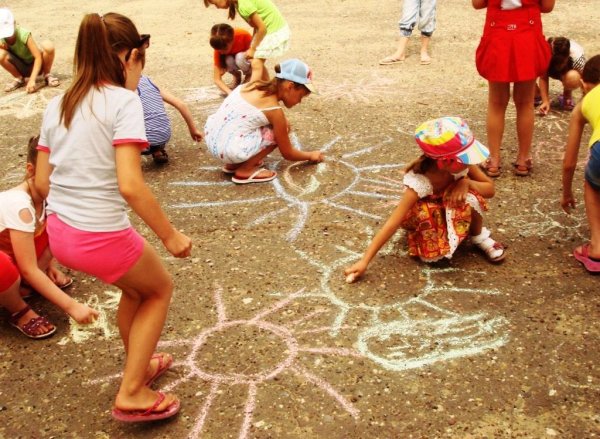 Ребенок с воздушным змеем