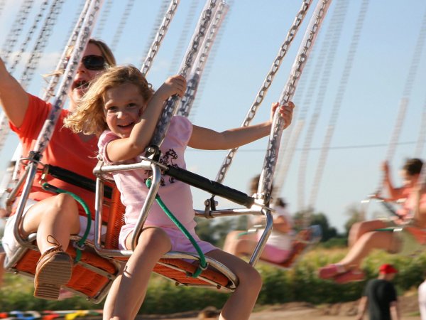 Дети на улице летом