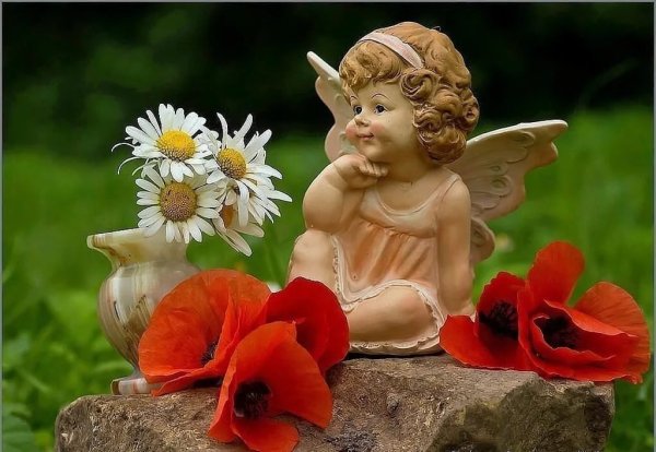 Ангелок с цветами