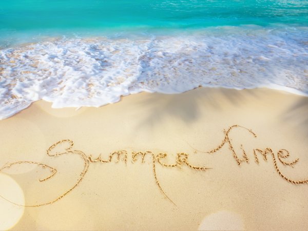 Надпись на песке на море