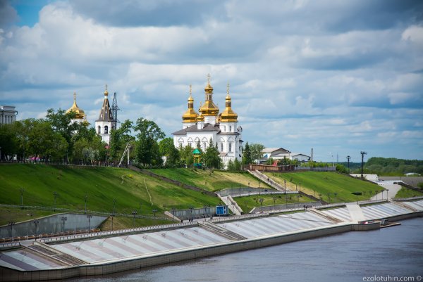 Храм в Тюмени на набережной