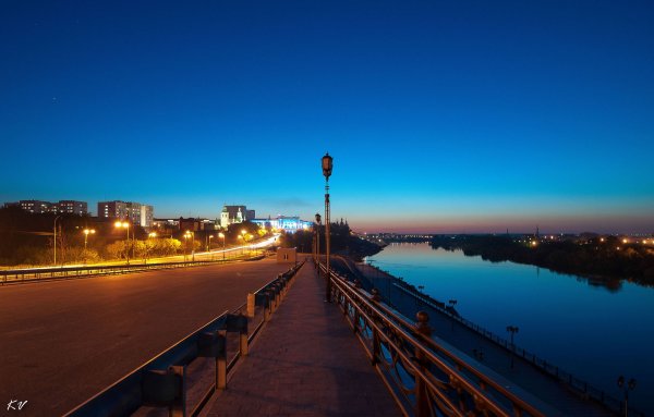 Тюмень ночь набережная лето