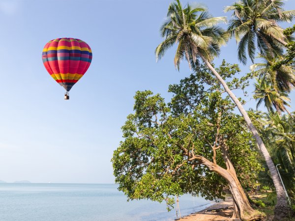 Воздушные шары над морем