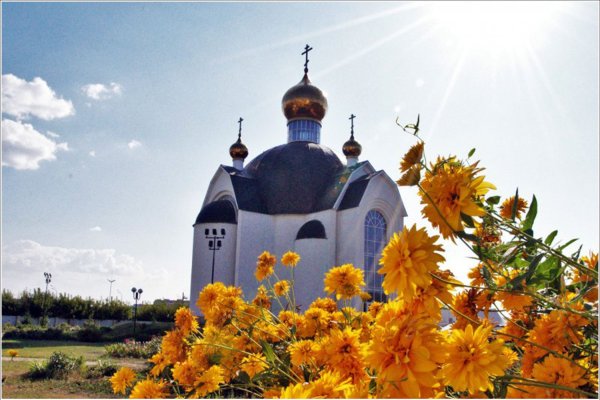 Православный храм поле