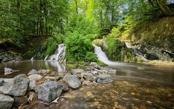 Родник водопад Горная река