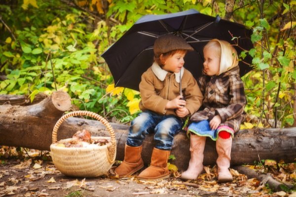 Пара осенью в парке