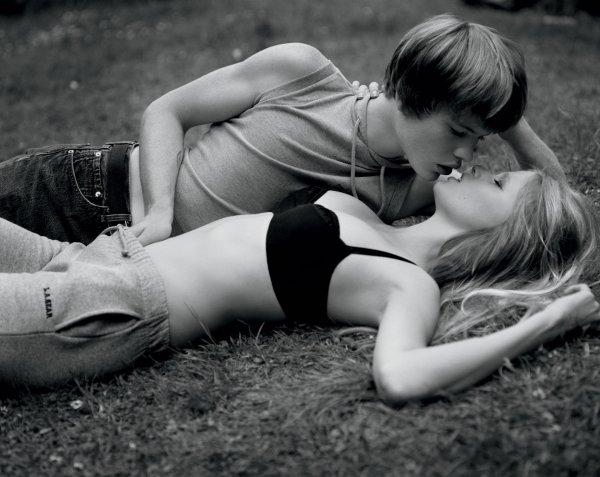 В рот и в попку одновременно