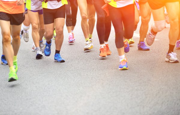 Ноги бегунов марафонцев