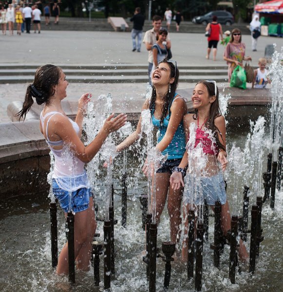 Фонтан "с девушкой"