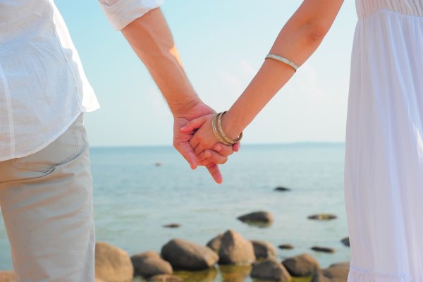 Эстетика ромашки в руках