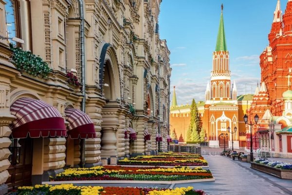Никольская улица Москва Кремль