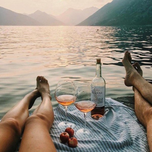 Вино на пляже