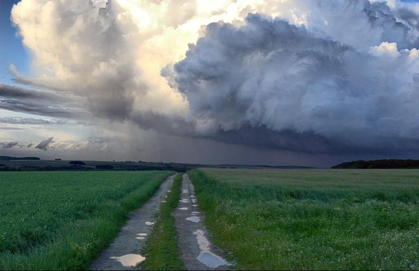 Надвигающиеся тучи