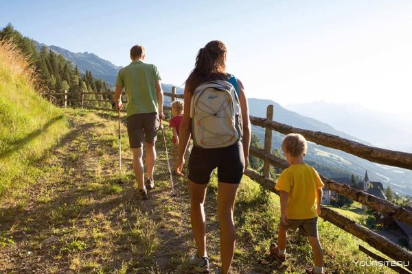 Семья в походе