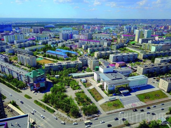 Площади Якутска Орджоникидзе Саха театр