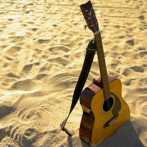 Изображения гитара на море