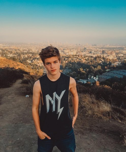 Антон Сухарев