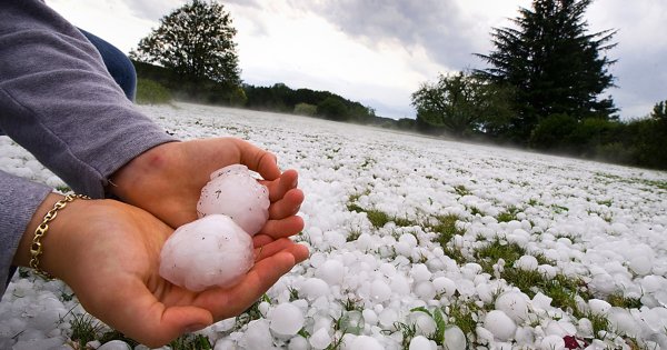 Сильный град