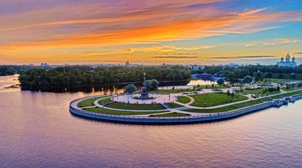 Парк на стрелке Ярославль