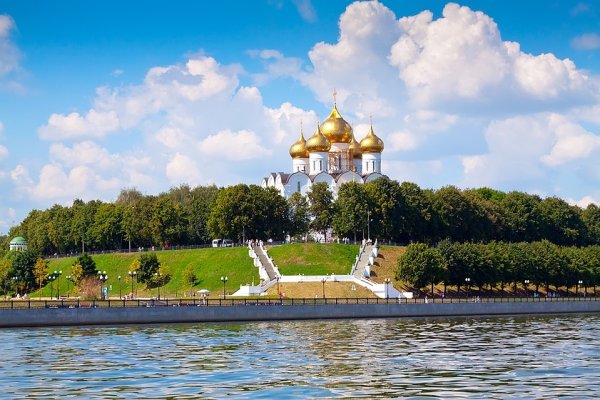 Успенский собор Ярославль вид с Волги
