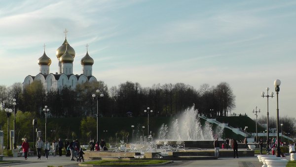 Волжская набережная в Ярославле лето