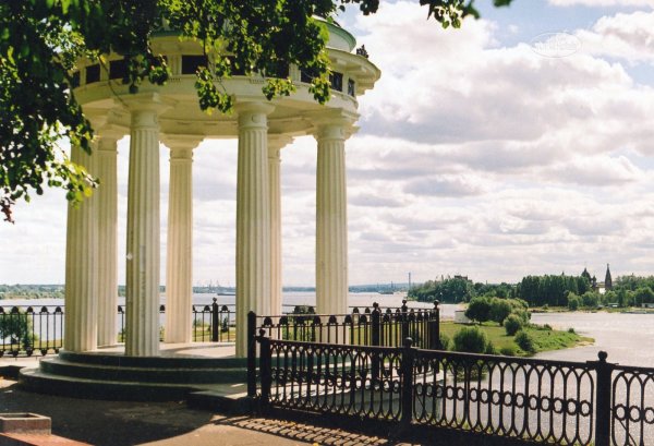 Парк на стрелке Ярославль