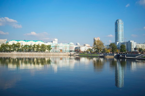 Екатеринбург Сити издалека