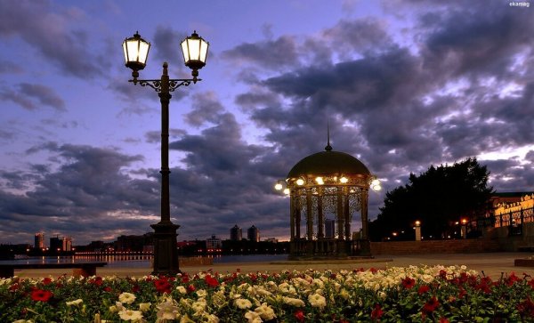 Екатеринбург проспект Ленина Плотинка ночь осень