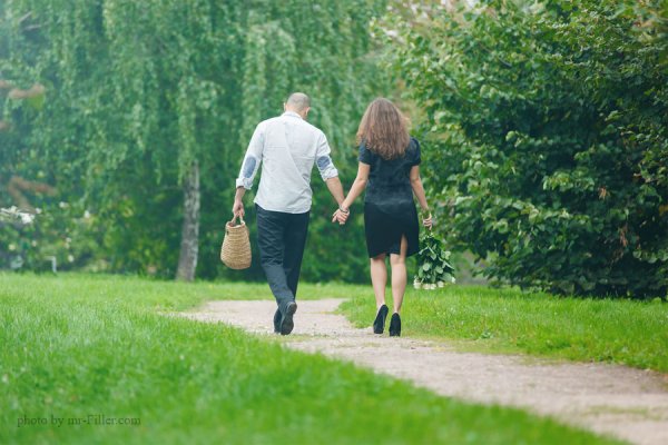 Гулять в парке