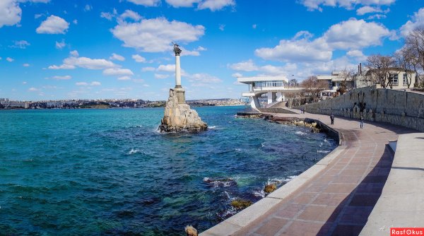 Памятники на набережной Севастополя